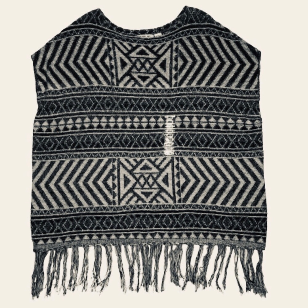 Eight Eight Eight Blanket Poncho Heather Gray Aztec Fringe Large NWT